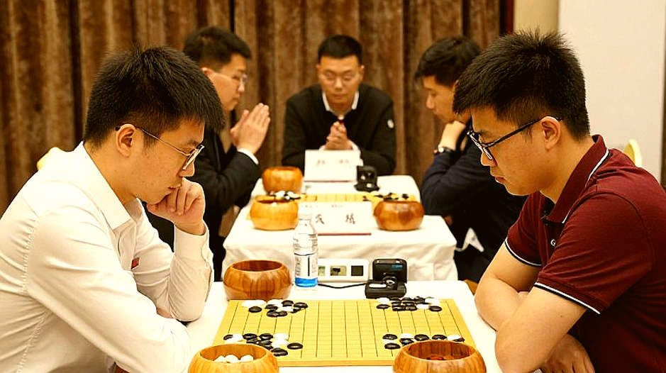 Dữ liệu khán đài và con số không đo được tiếng vỗ tay