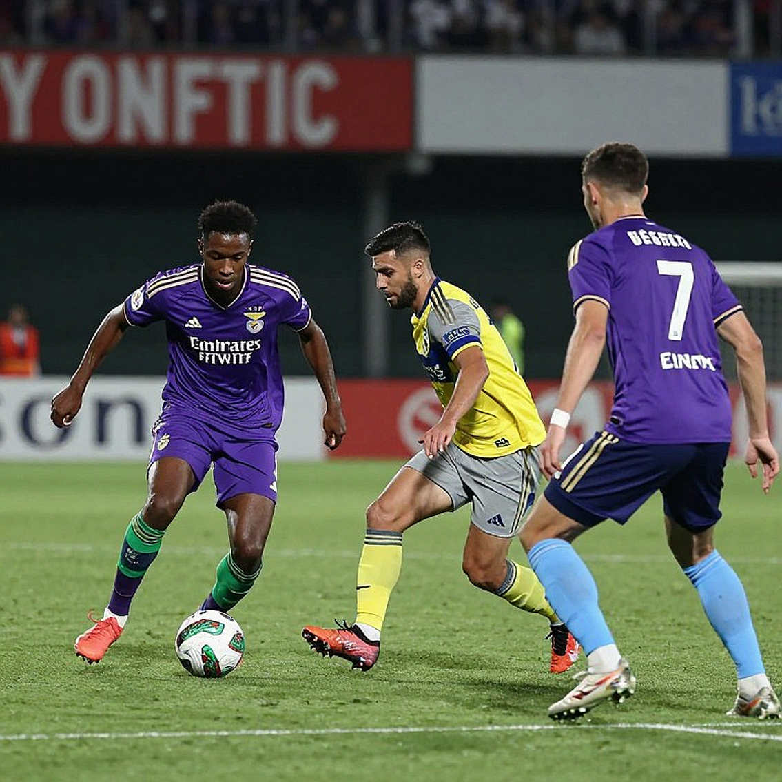 Nhịp đập nơi sân tập: Câu chuyện chiến thuật đằng sau bảng xếp hạng V.League