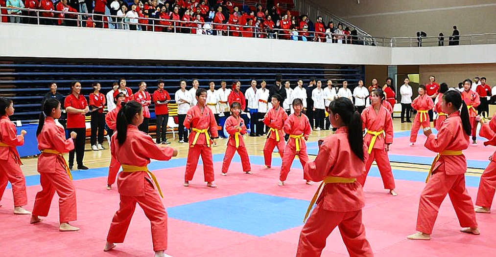 Raoni Barcelos xuất viện sau biến cố sức khỏe: hiệp năm, tuổi 39 và vùng xám của an toàn võ sĩ
