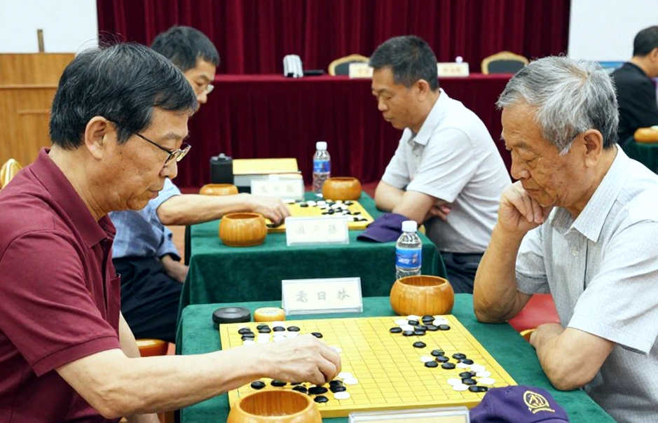 Câu hỏi lúc 11 giờ đêm trong nhóm cờ Đà Nẵng và một tiêu đề sai về FIDE